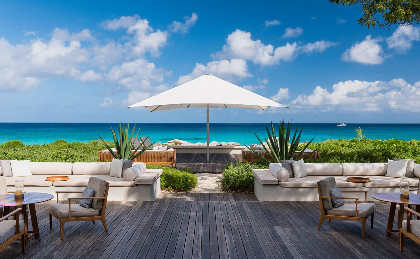 Five-Bedroom-Artist-Villa_2