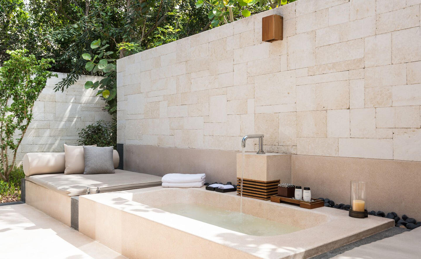 Six-Bedroom-Beach-Sala-Villa_11