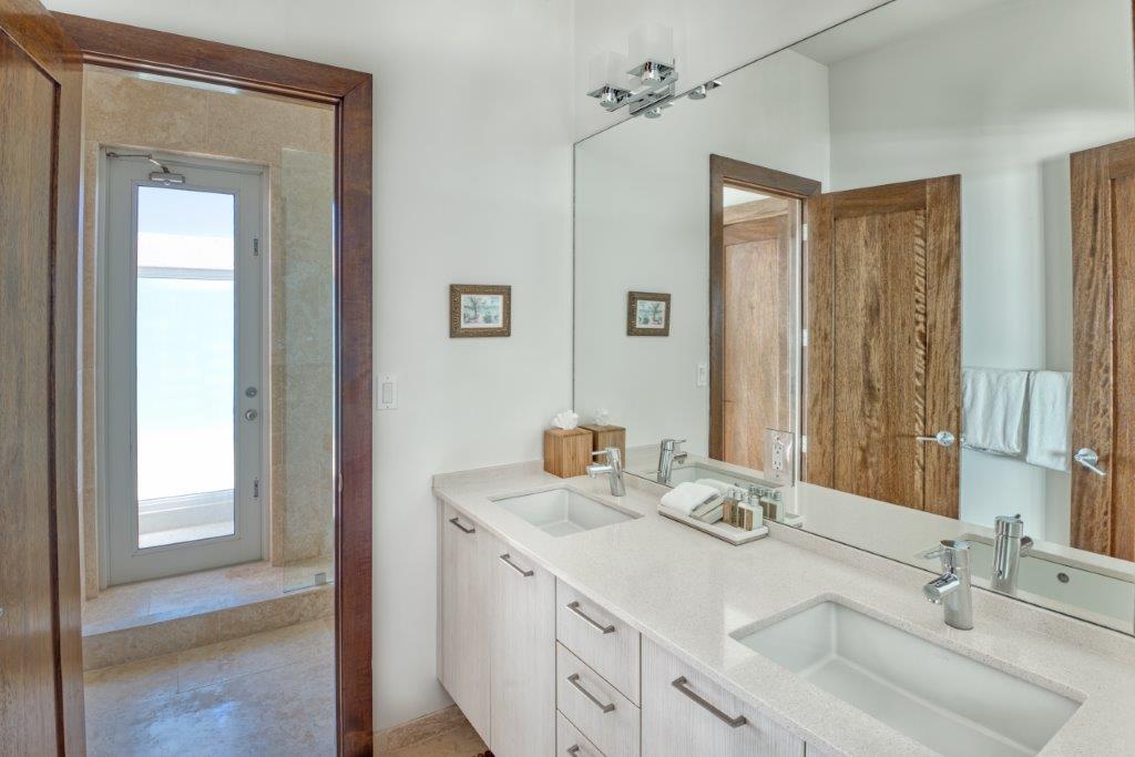18. 1212-Bathroom 2 v1