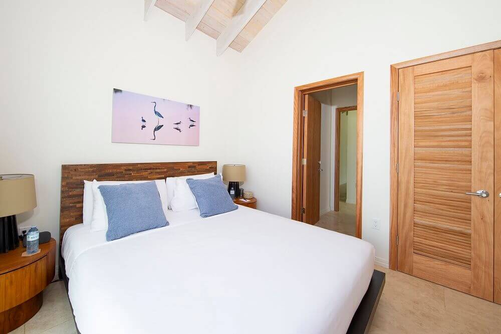 2-bedroom-beachfront-villa-suite-bedroom