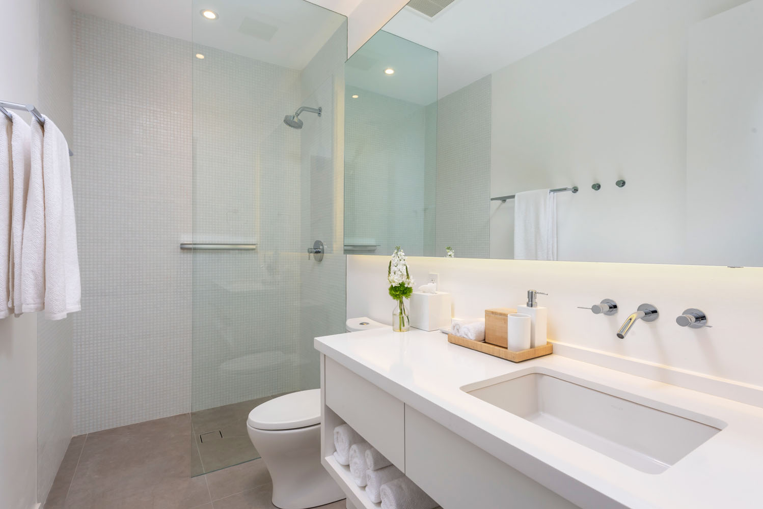 BELB High Res Villa Master Bath (1)