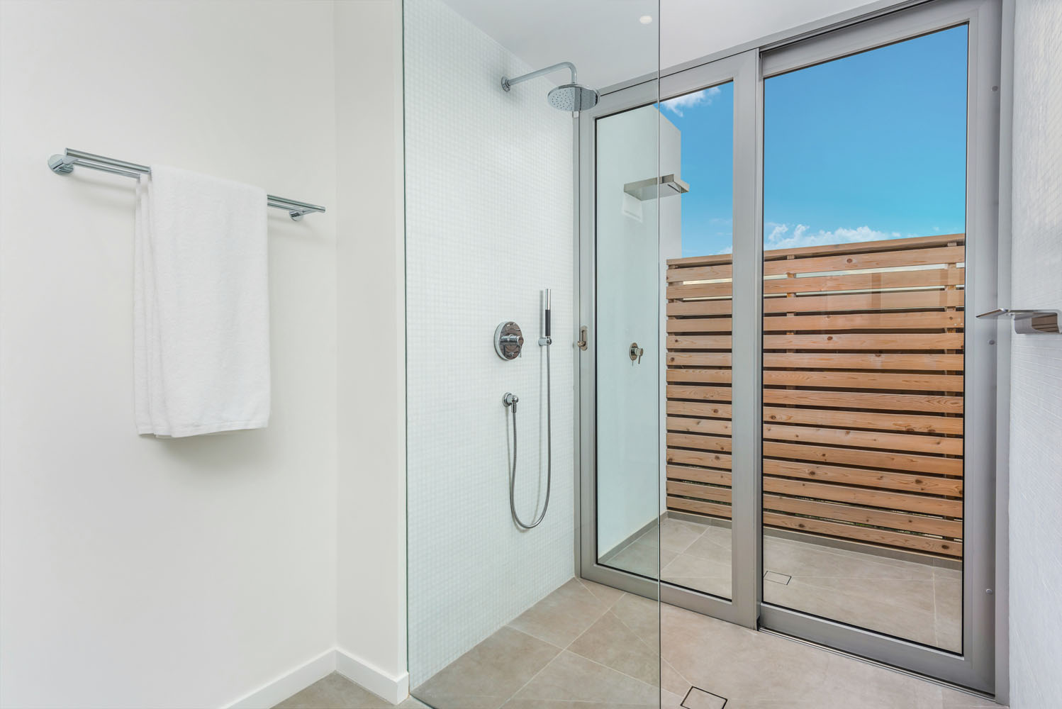 BELB High Res Villa Master Bath (2)