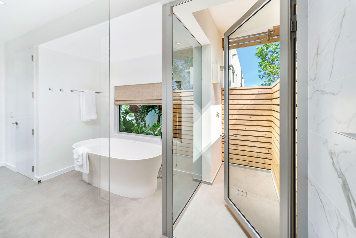 High Res BELB Villa Master Bath (1)