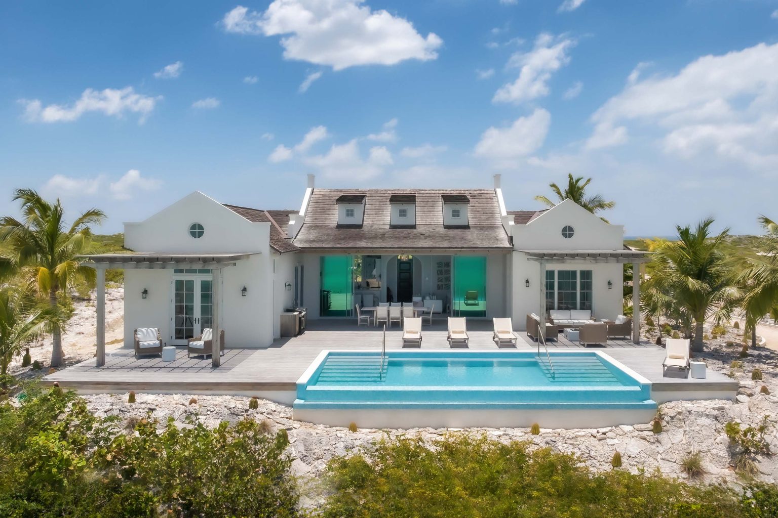 66a26e2b3dd4bfd4b908b272_01-ambergris-cay-puesta-del-sol-villa-signature-3000px
