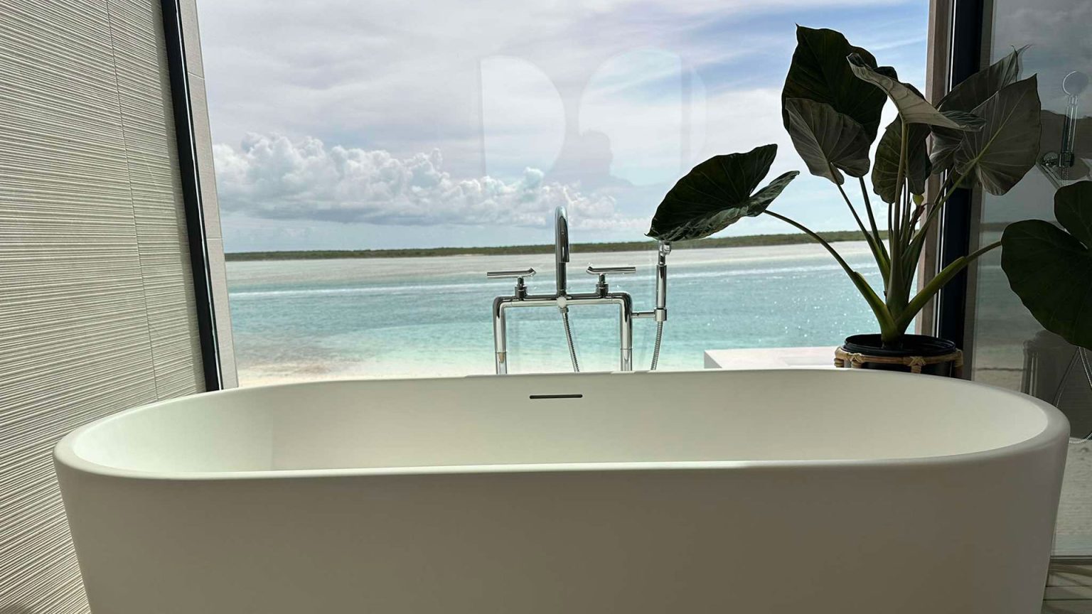 6716a327e4668156c59e05f5_11 Emerald-Breeze---Bathtub
