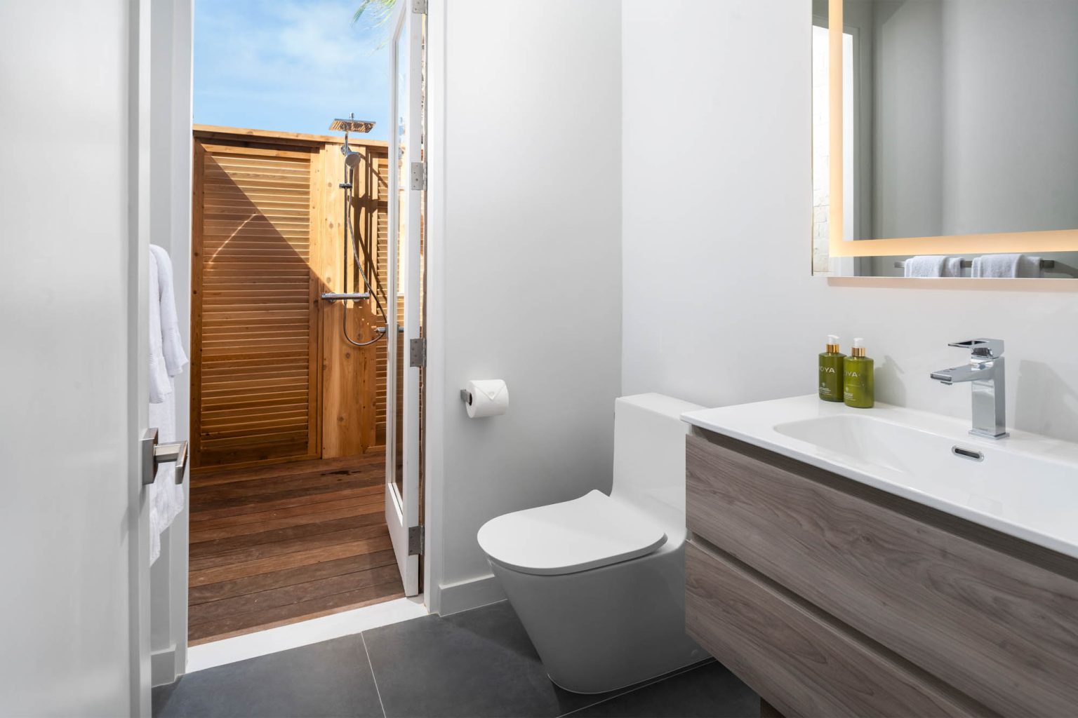 67805a0b379d47f1711dd734_Ambergris-Cay-Dream-Away-Villa-Private-Gym-Bathroom