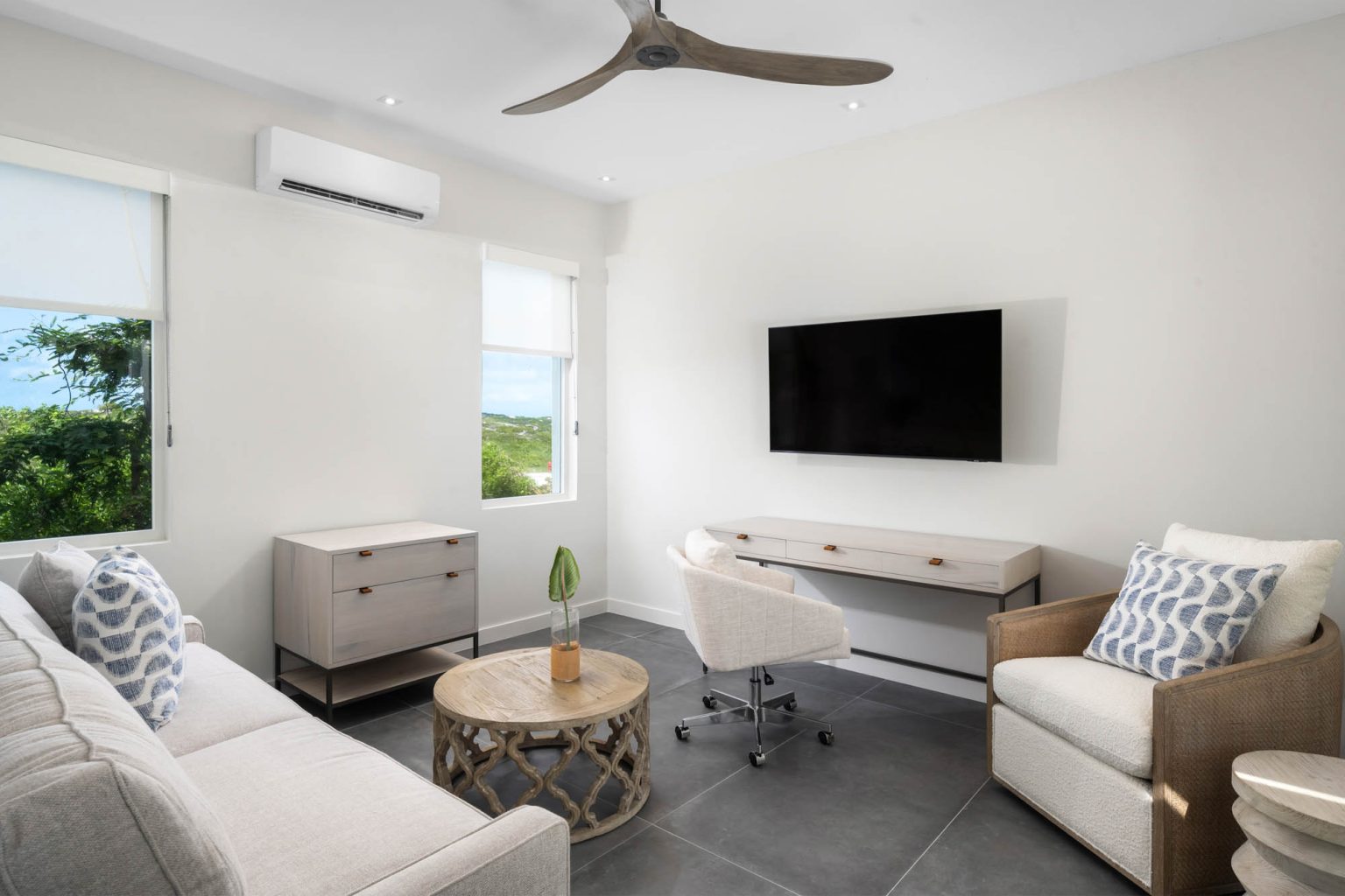 67805a0b3b4f7e726a465e3c_Ambergris-Cay-Dream-Away-Villa-Office