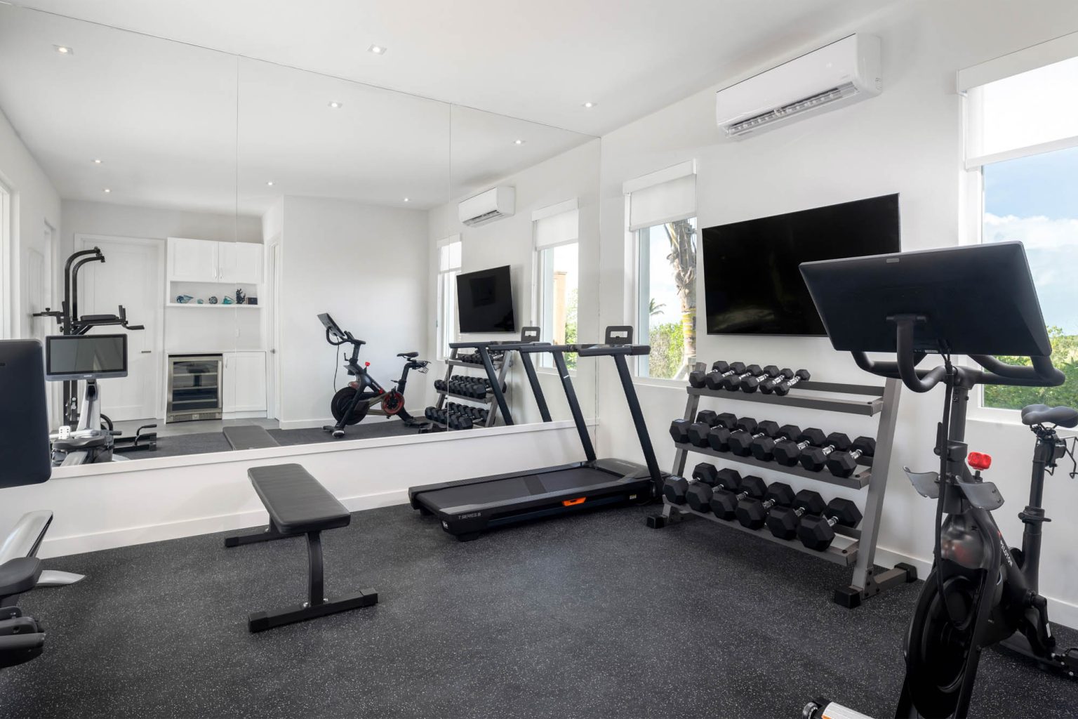 67805a0c45279a2c5bd1410e_Ambergris-Cay-Dream-Away-Villa-Private-Gym