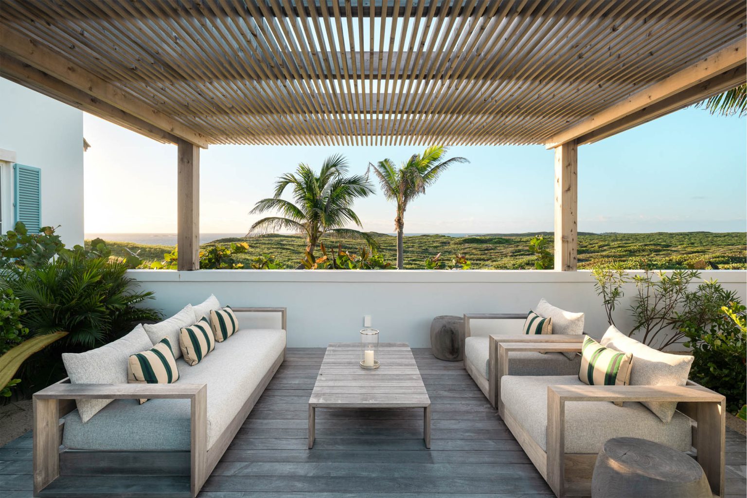 678ae0933e6a89b869ee2f00_04 - Ambergris-Cay-Osprey-4-bedroom-villa-outdoor-lounge-Turks-and-Caicos
