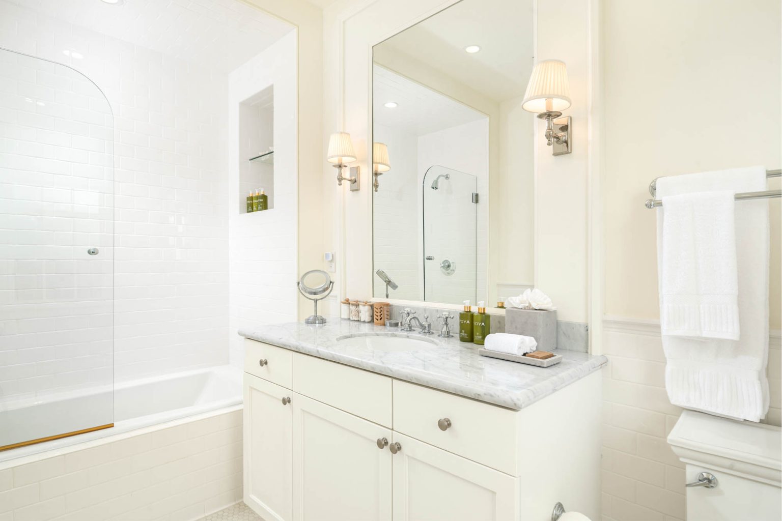 678ae2af2549728cf1cdec15_Ambergris-Cay-Osprey-4-bedroom-villa-secondary-bathroom