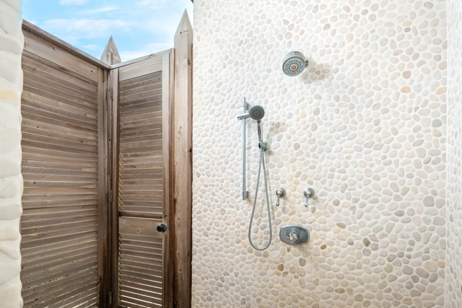 678ae2b0a2317cfd7f0af5de_Ambergris-Cay-Osprey-4-bedroom-villa-outdoor-shower