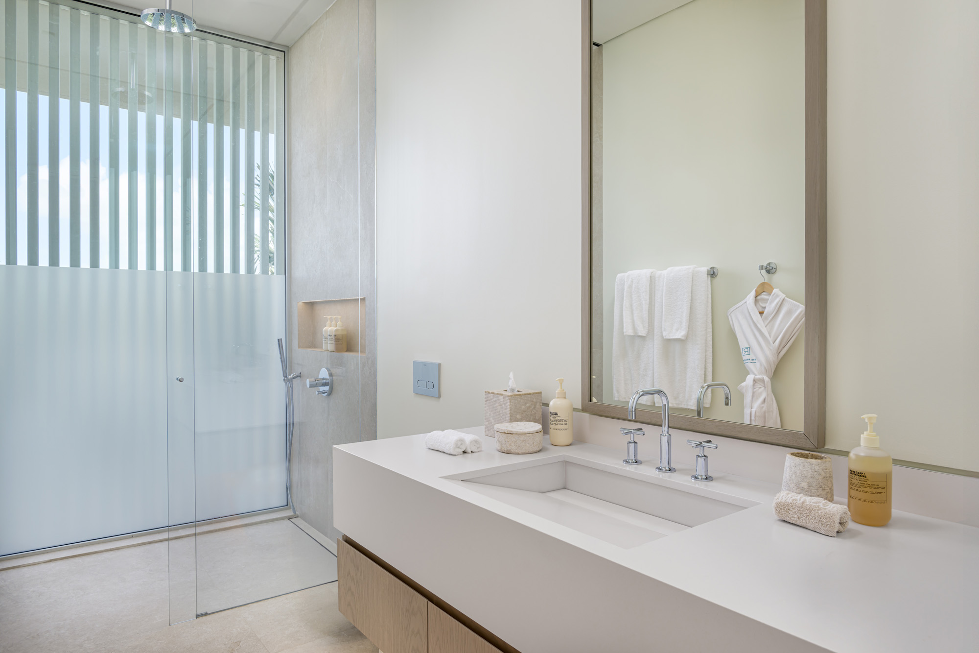 01 BEGB TR BATHROOM 1 LOWER FLOOR VILLA 3