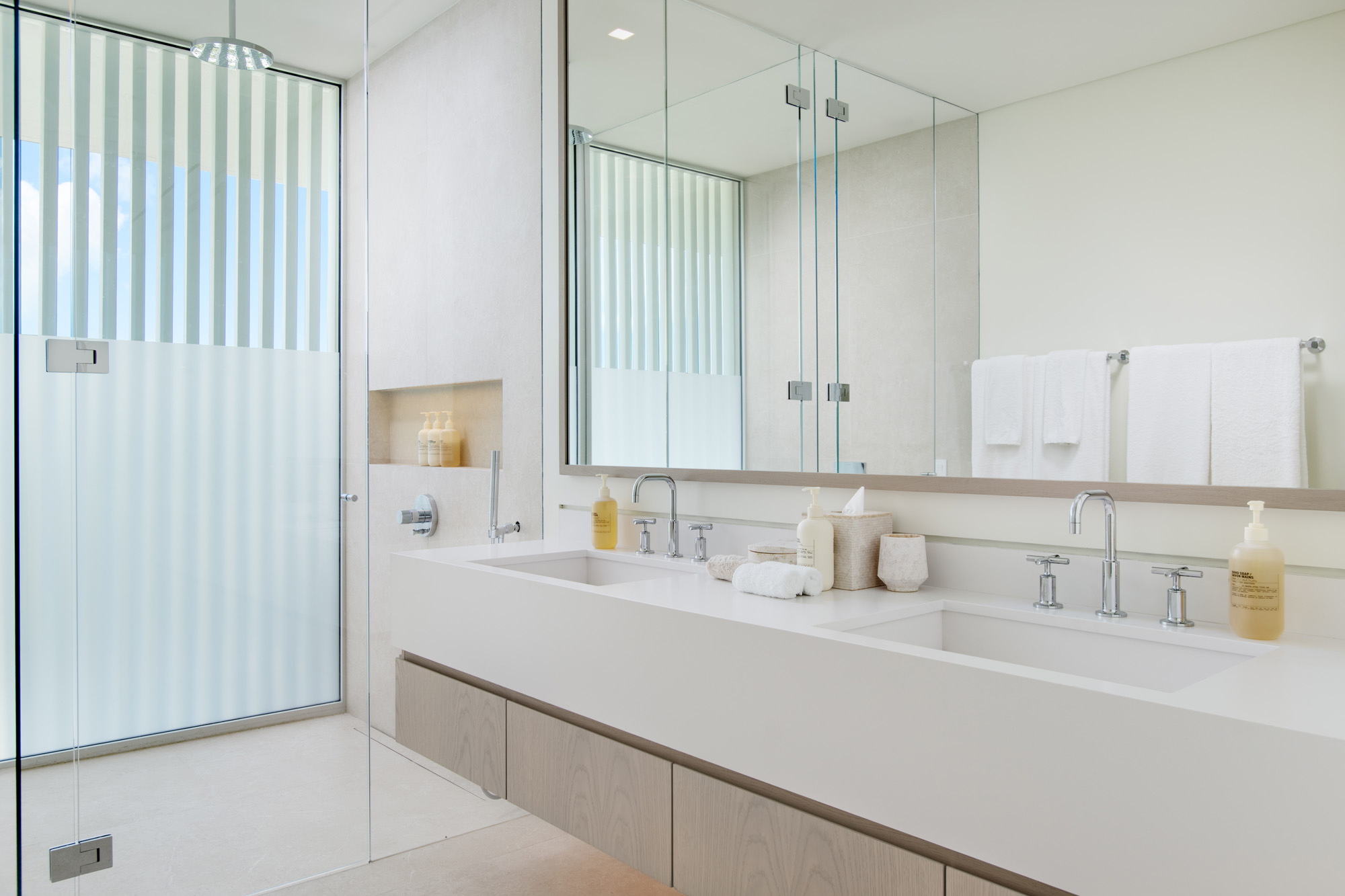 03 BEGB TR BATHROOM LOWER FLOOR VILLA 3