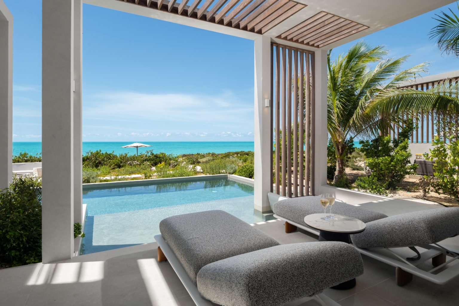 SB_OE13_Outdoor Lounge Chairs by Pool
