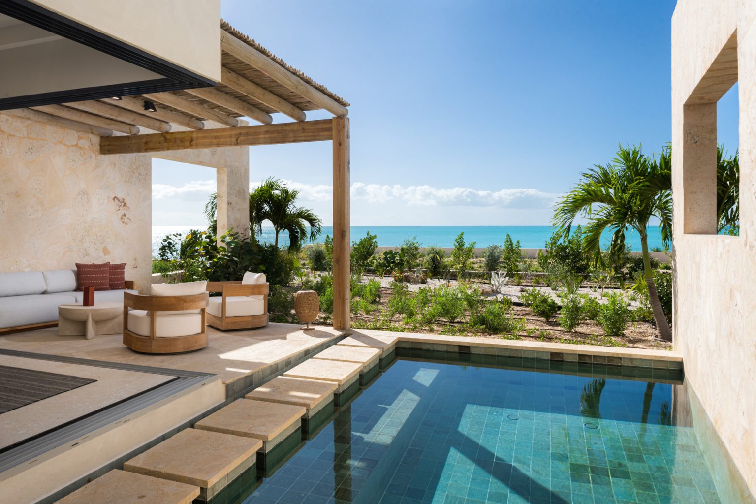 01-Villa-Suite-S1-B-Pool-2