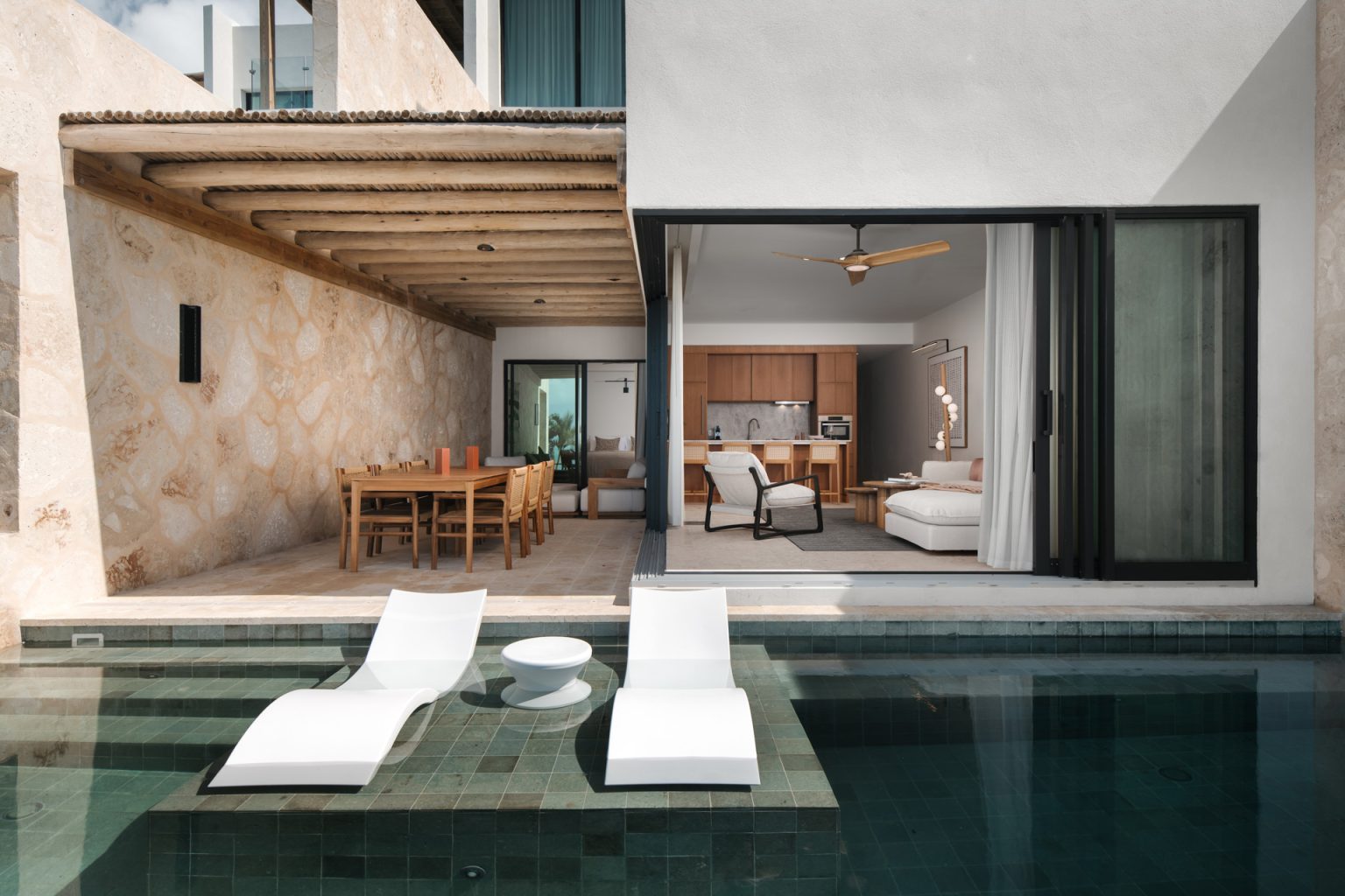 03-Villa-Suite-S1-A-Pool-1