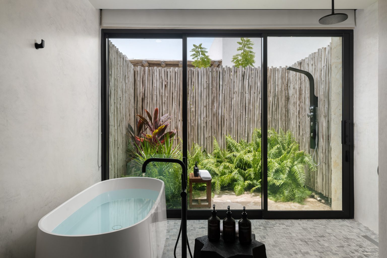 20-LR-Master-Bathroom-Tub_1