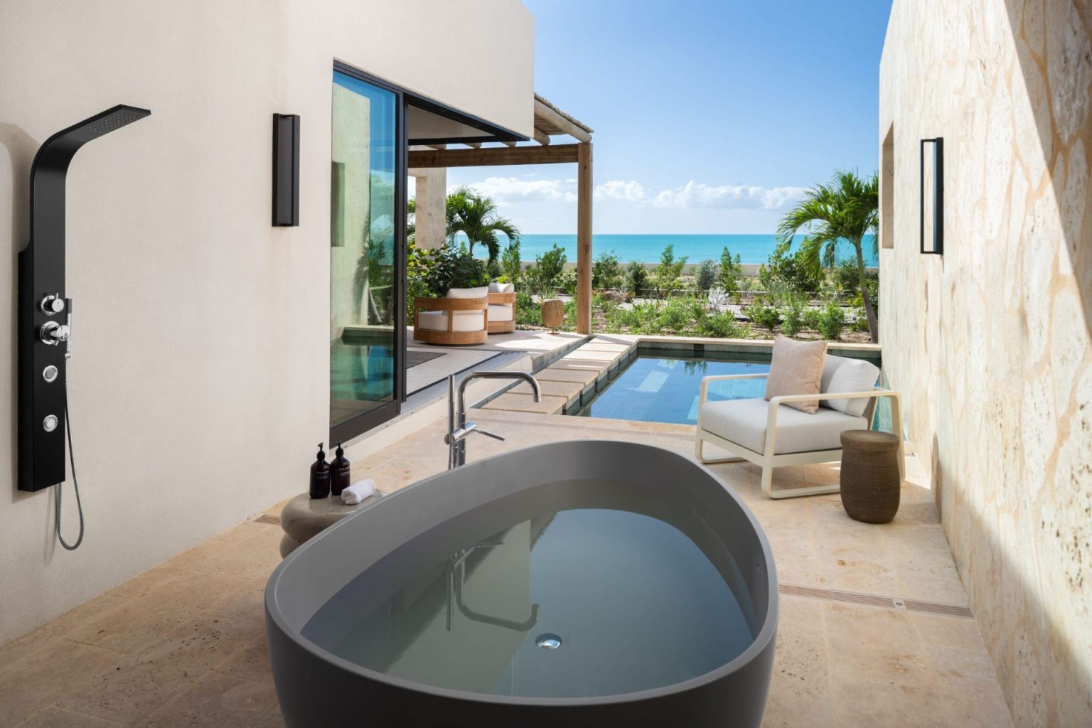 Ground-Floor-Suite-B-Tub-Shower-scaled