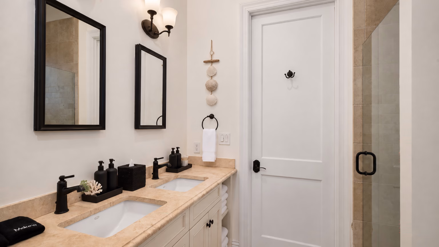 6aa928dc8dc8f212277e83c7_IHLVM Sea to Sky 17 Bathroom