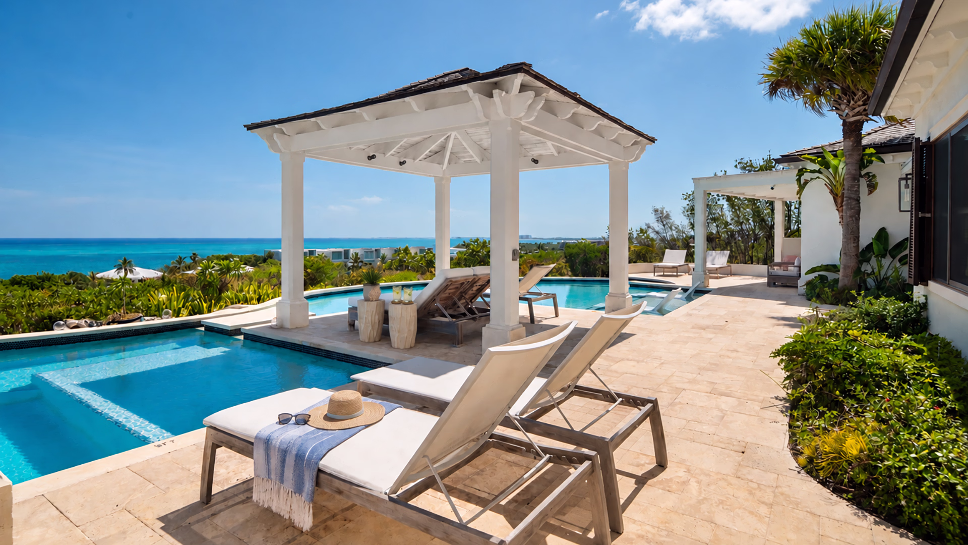 6aa928e4288e0ed9042c178c_IHLVM Sea to Sky 1 Poolside View