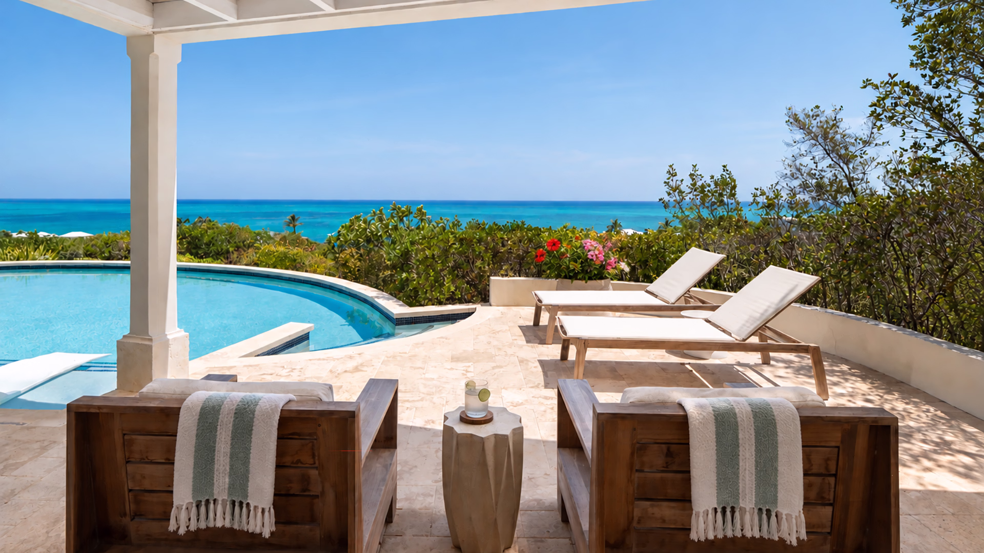 6aa928e4be660b7ffe47eaf1_IHLVM Sea to Sky 32 Poolside