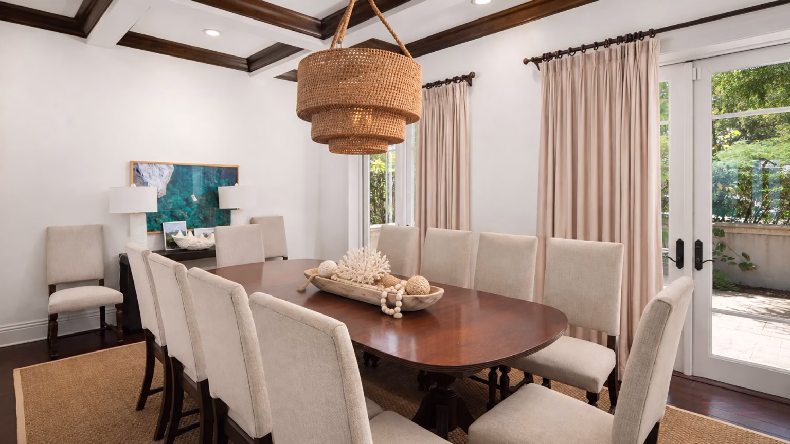 6aa9291757dd0d71a7f196cf_IHLVM Sea to Sky 49 Dining Room