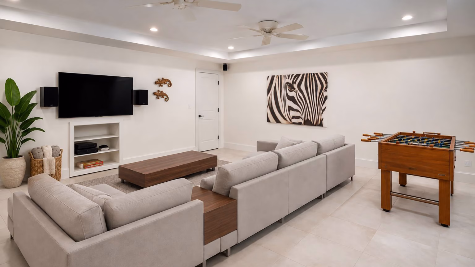 6aa929176f59ce0239032d7b_IHLVM Sea to Sky 51 TV Room