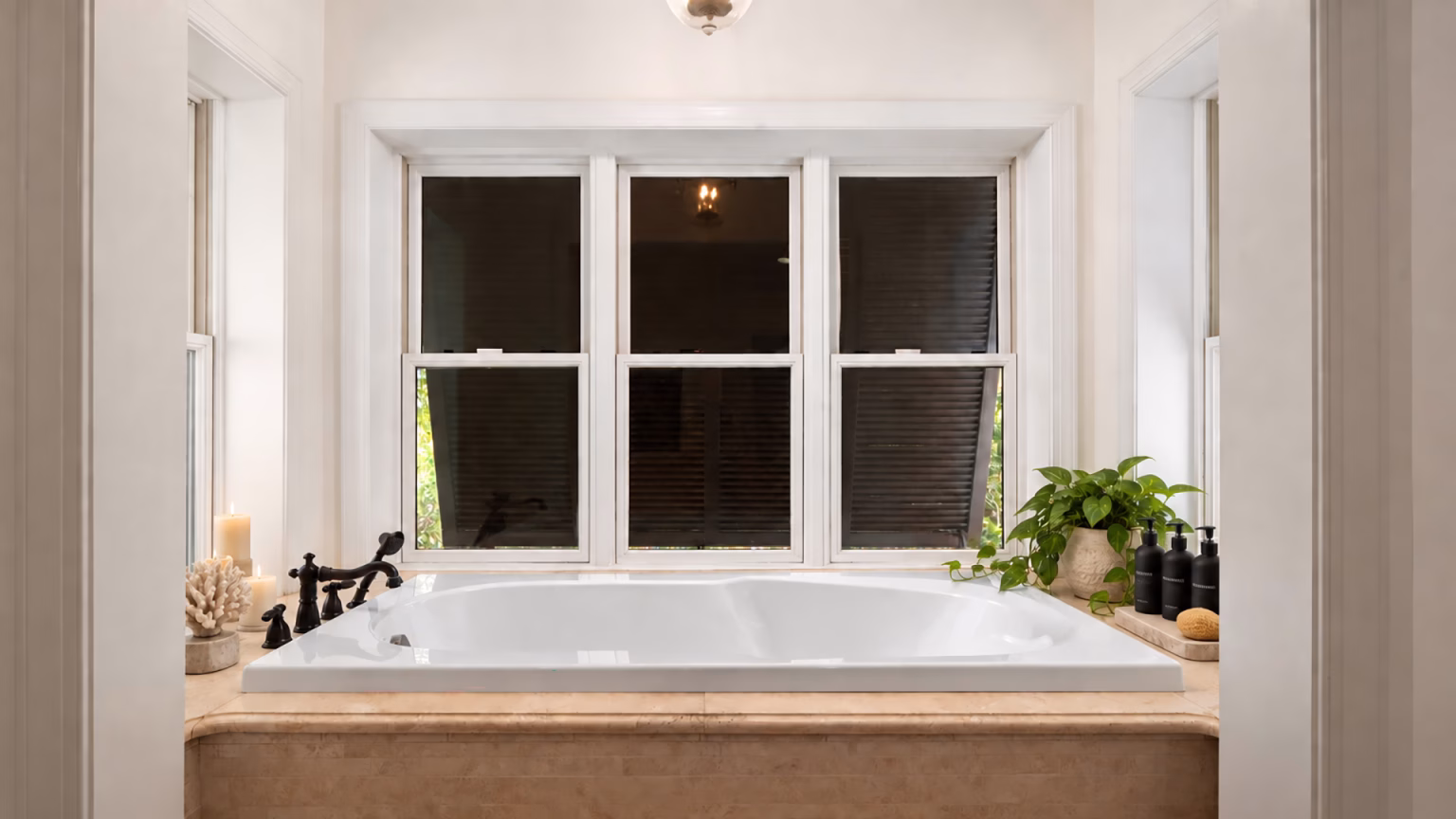 6aa92917c7fadec16ff6e430_IHLVM Sea to Sky 53 Bath tub