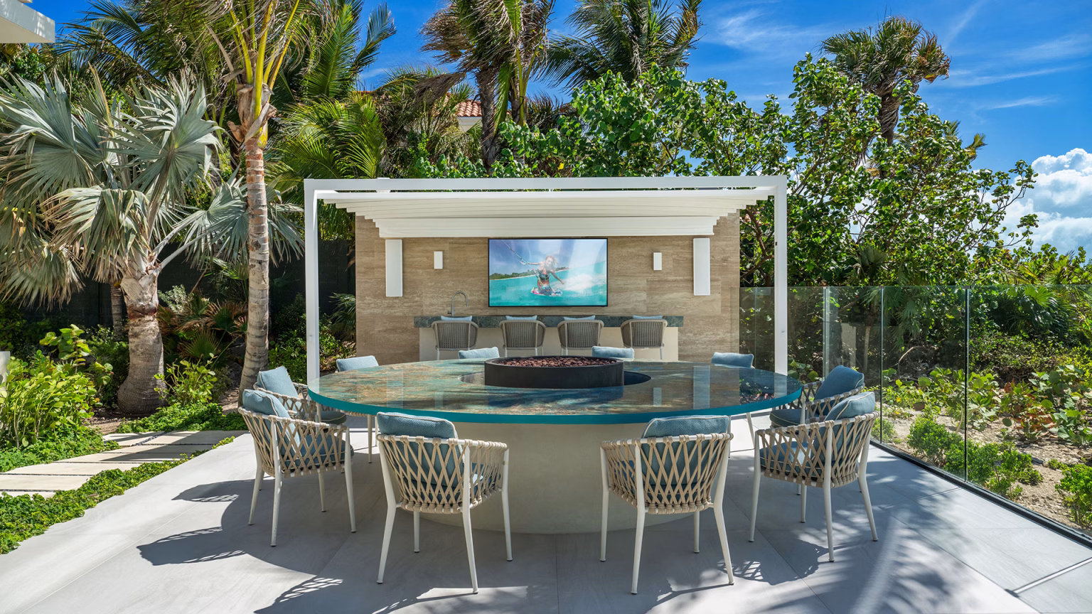 6aa937ac5aac55e0b10e9fdb_IHLVM Villa Paradisa_030 outdoor Bar and Firepit