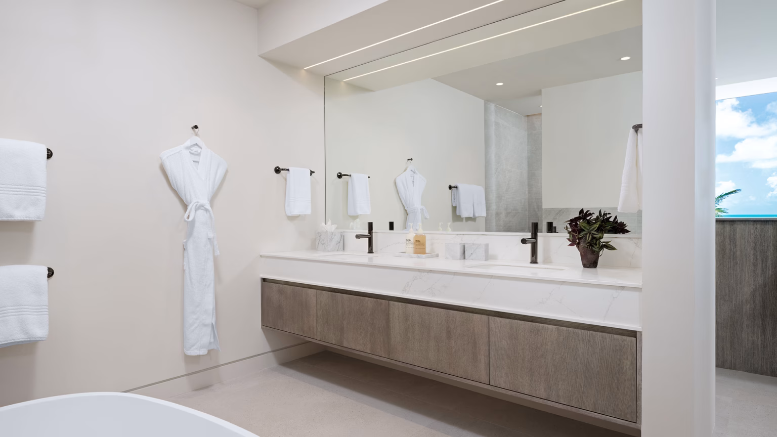 6aa937b22d6c0a4d1393d78e_IHLVM Villa Paradisa_013 Bathroom