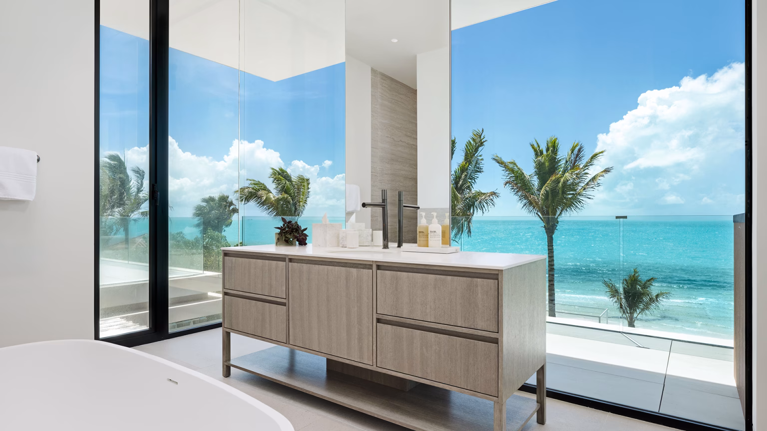 6aa937b464e8c45b94bf9b34_IHLVM Villa Paradisa_008 Bathroom View