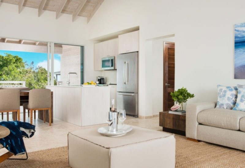 11.16-Sailrock-Resort-Ridgetop-Suite-Living-Room-2-1150x560