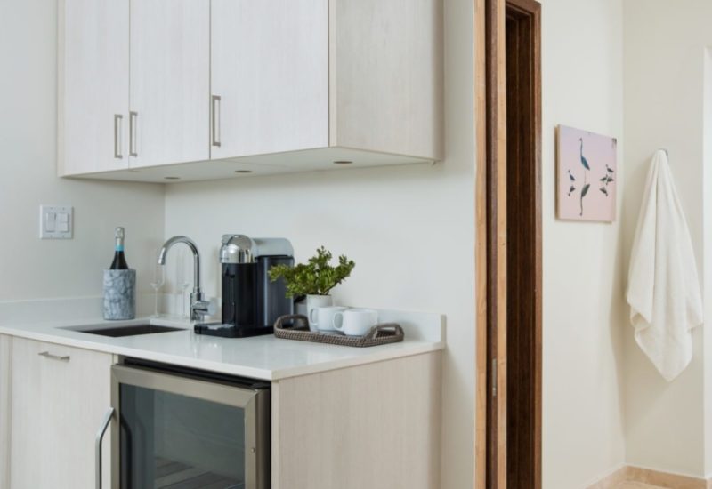 11.2-Sailrock-Resort-Ridgetop-Suite-Kitchenette-1-1150x560