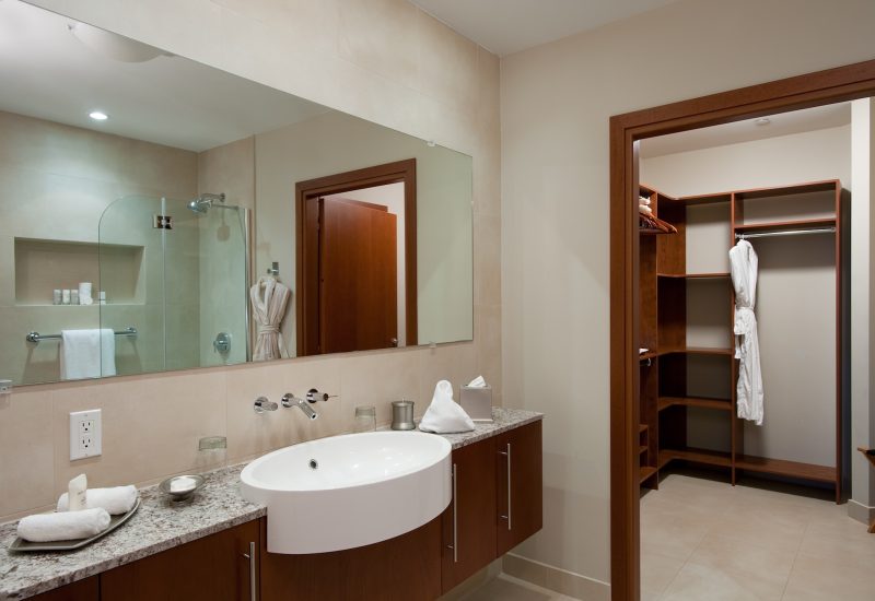 BlueHaven_2BedroomOceanViewBathroom_