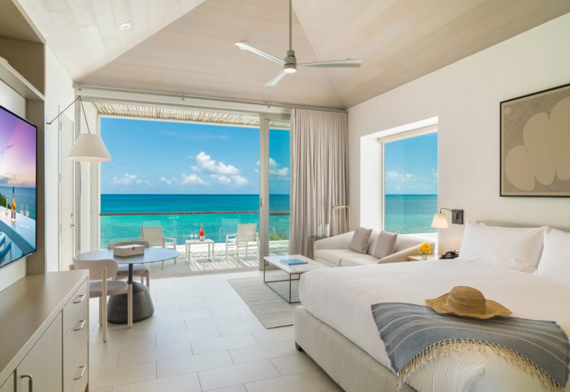 Oceanfront Pool Studio Bedroom1_1
