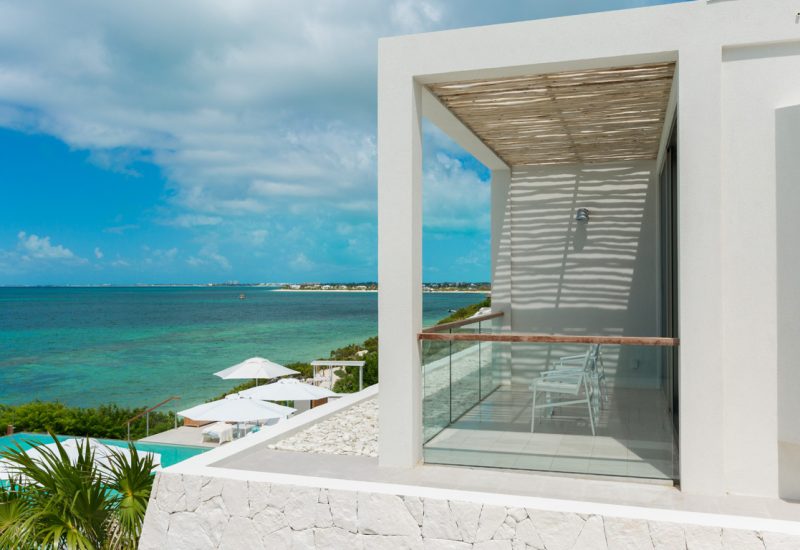 Oceanfront Pool Studio_1