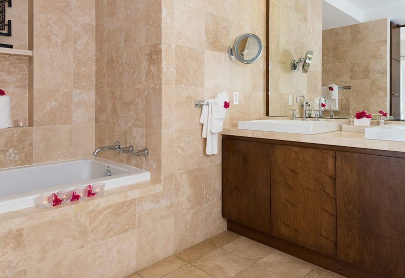West-Bay-Club-Ocean-Front-Luxury-1-Bedroom-Suite-Master-Bathroom